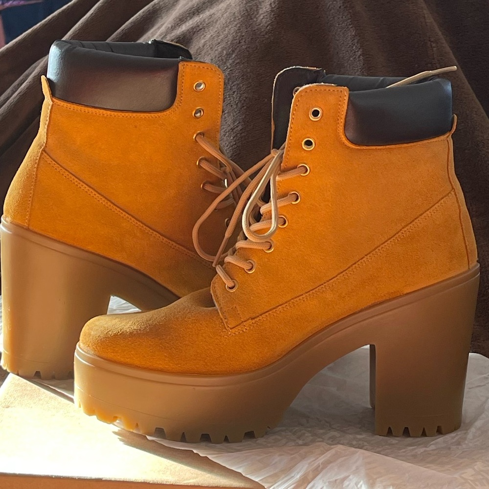 New Steve Madden Tindra boot